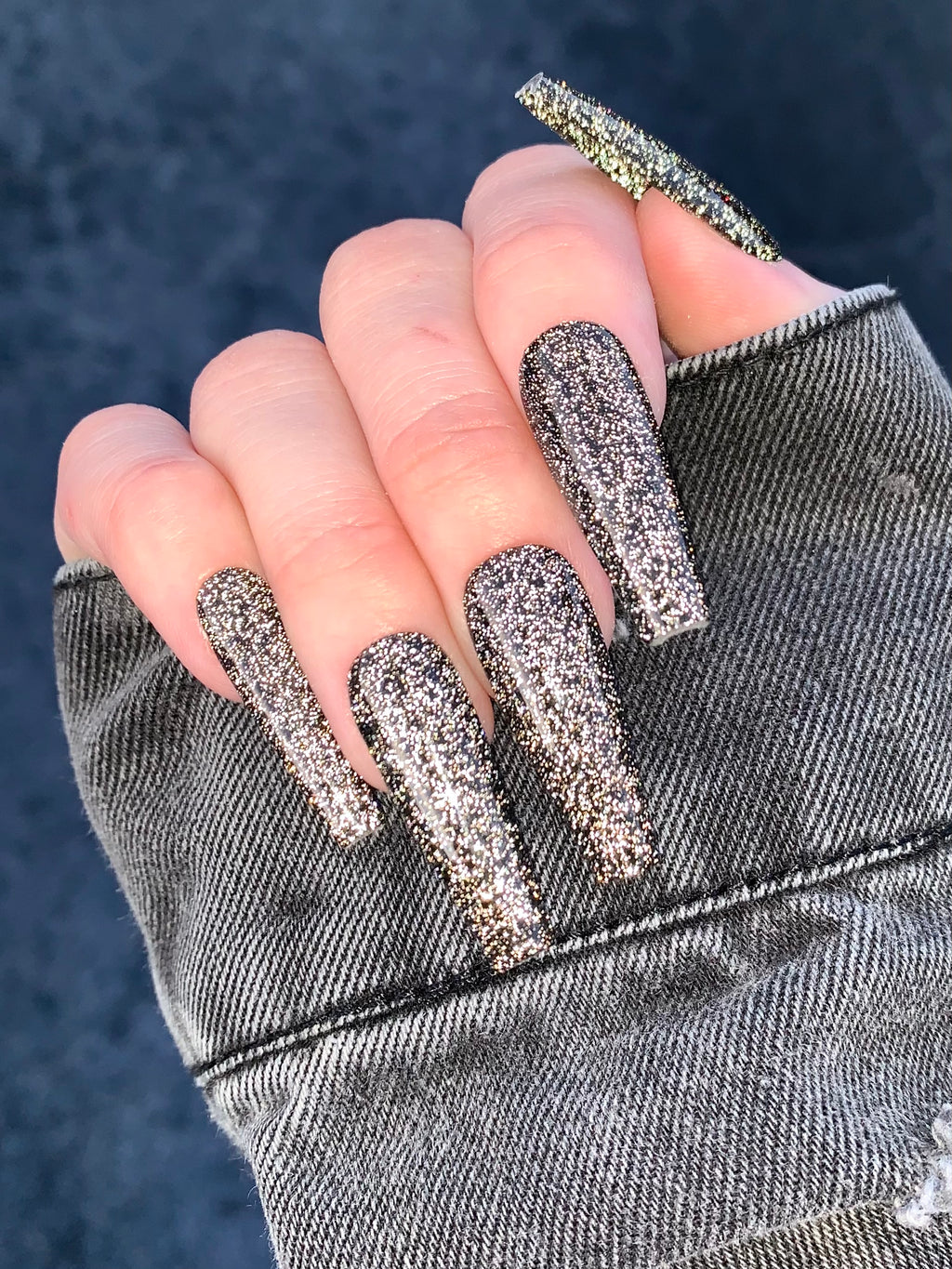 REFLECTIVE BLACK
